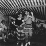 US Marine learns Māori dancing