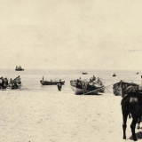 Rarotongans unloading supplies in Palestine
