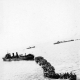 Landing boats carrying New Zealand infantry