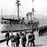 HMS <em>Philomel</em> berthing at Wellington