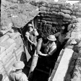 Firing a trench mortar