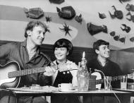 Musicians at Monde Marie coffee house