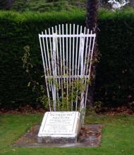 Grave of Nelson the mascot