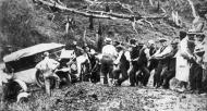 Mud-bound parliamentarians, 1917