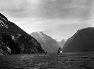 Queen Elizabeth leaving New Zealand, 1954