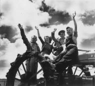 American servicemen with 'land girls'