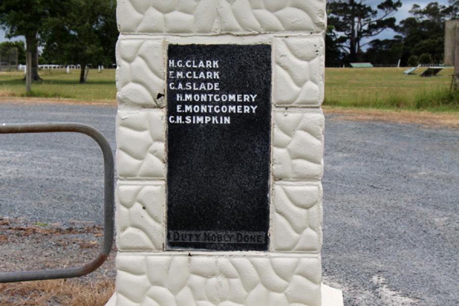 Arapohue memorial gate