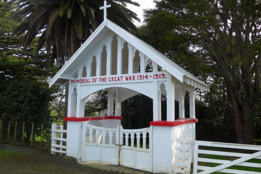 Arapohue memorial gate
