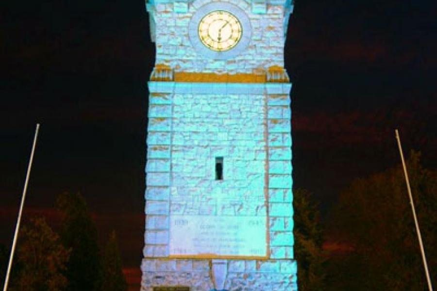 Blenheim war memorial at night