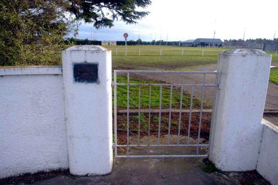 Dunsandal war memorial gates