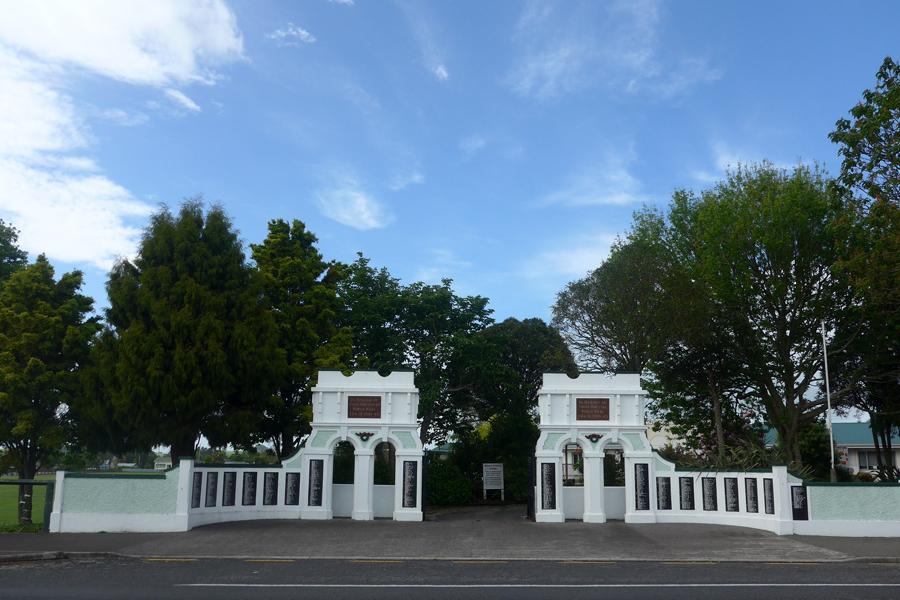 Eltham war memorial gates