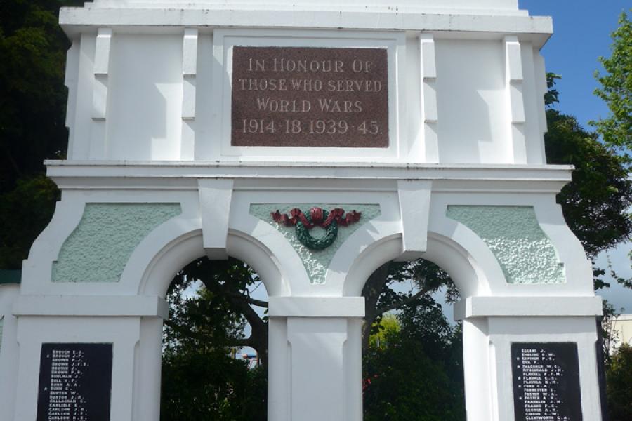 Eltham war memorial gates
