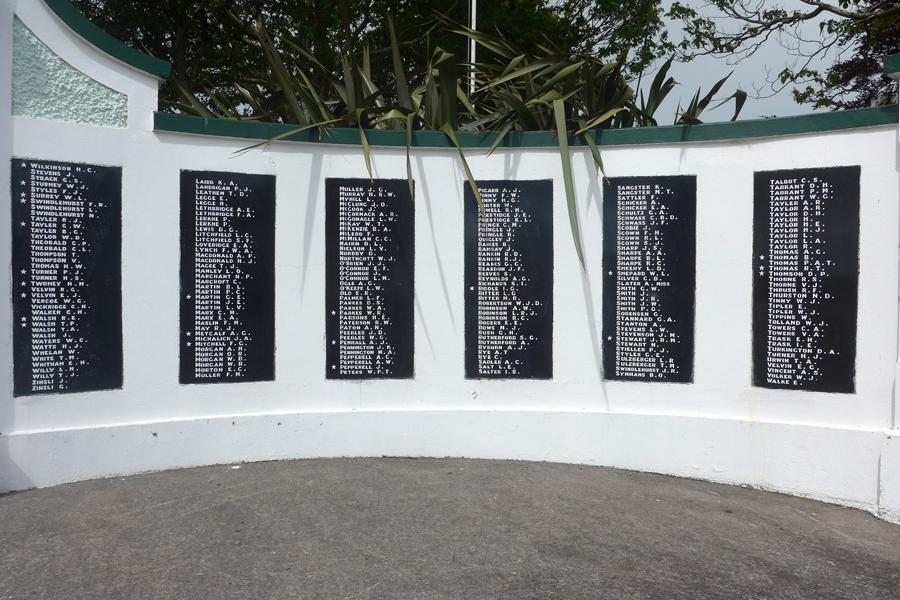 Eltham war memorial gates