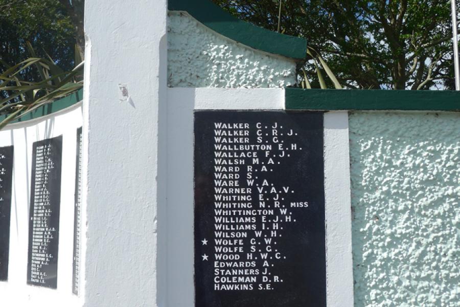 Eltham war memorial gates