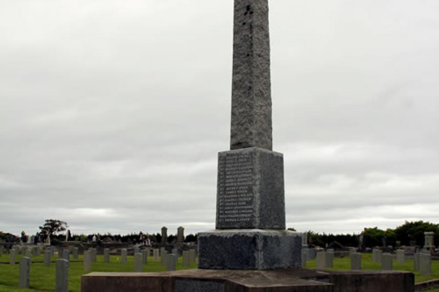 Featherston cemetery memorial