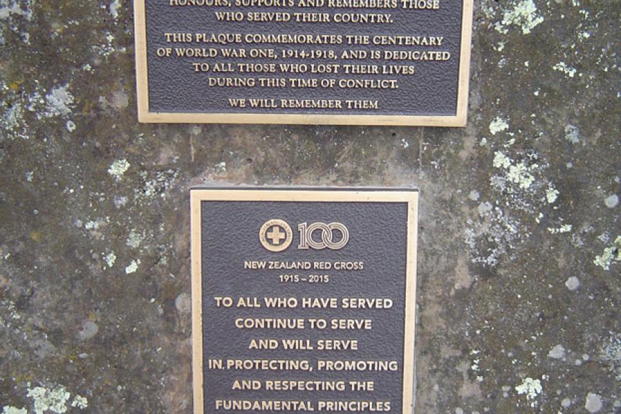 Memorial plaques