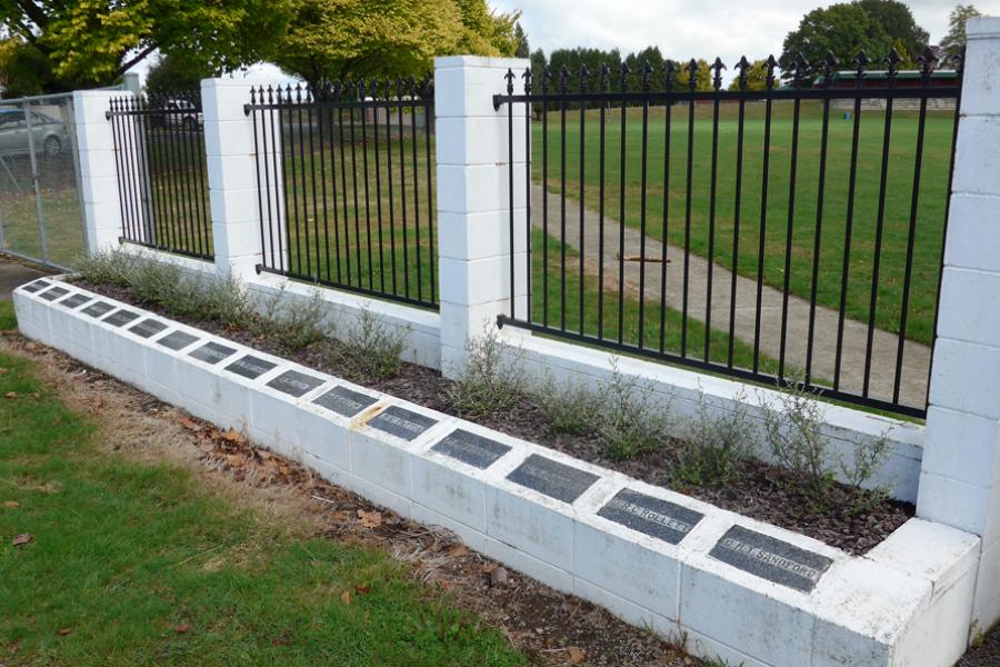 Memorial plaques