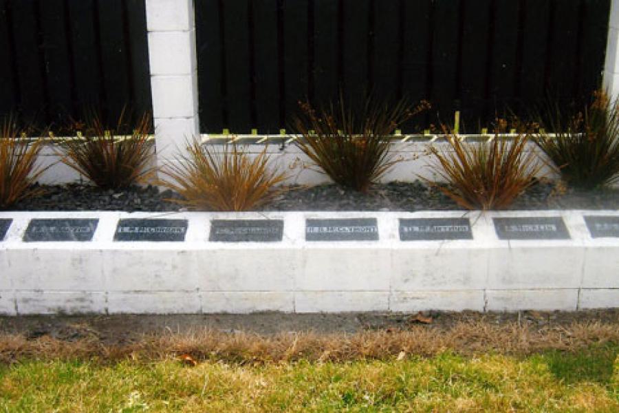 Memorial plaques
