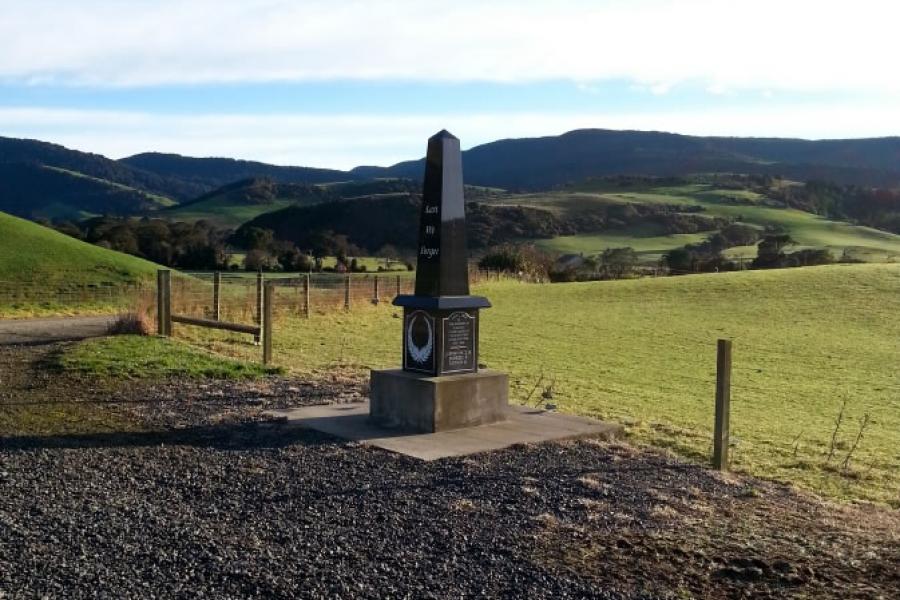 Kahuika war memorial.