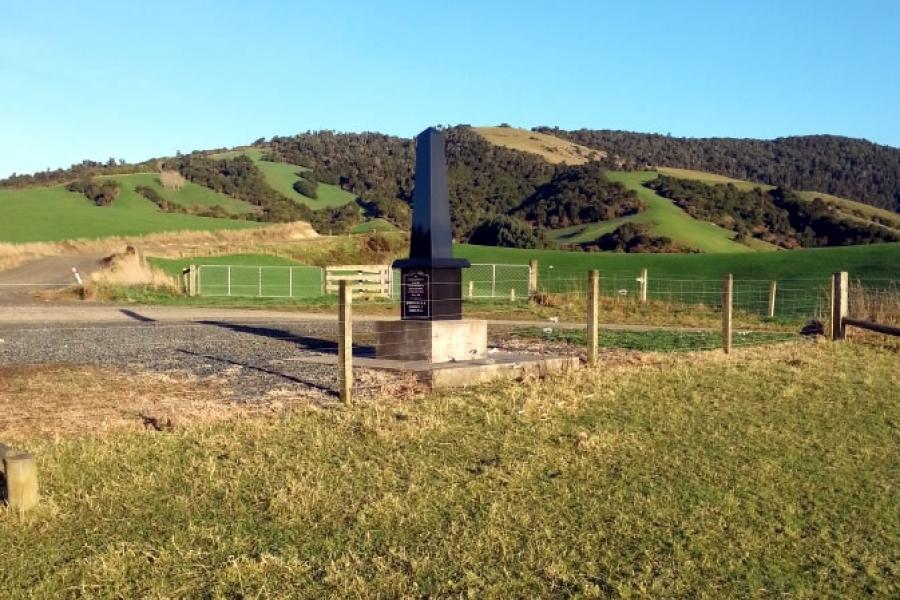 Kahuika war memorial.