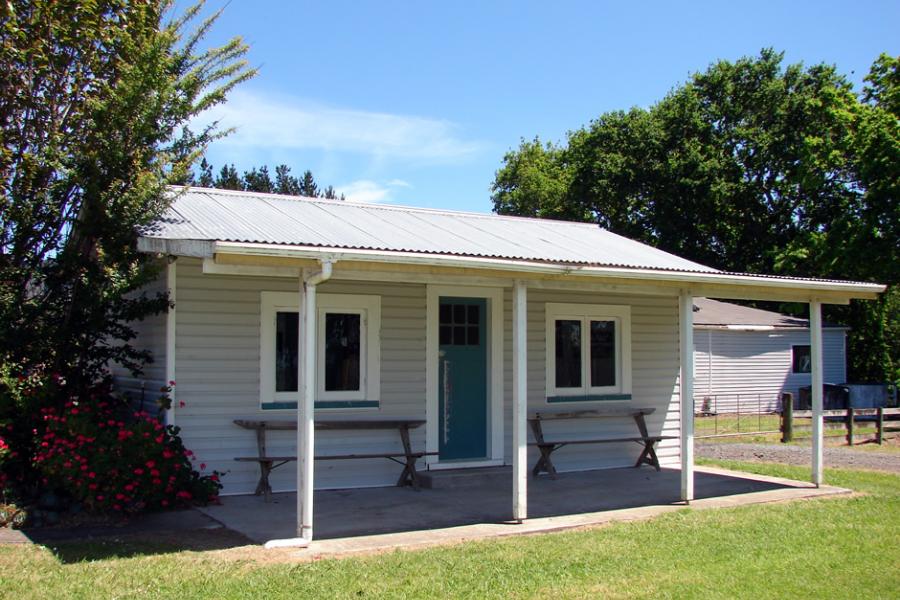 Kaihere memorials