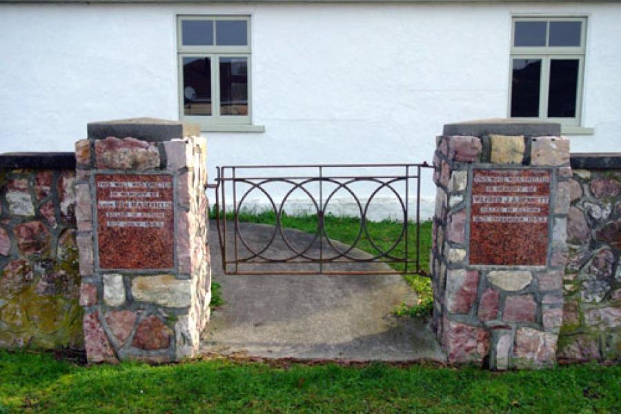 Kekerengu war memorial gate