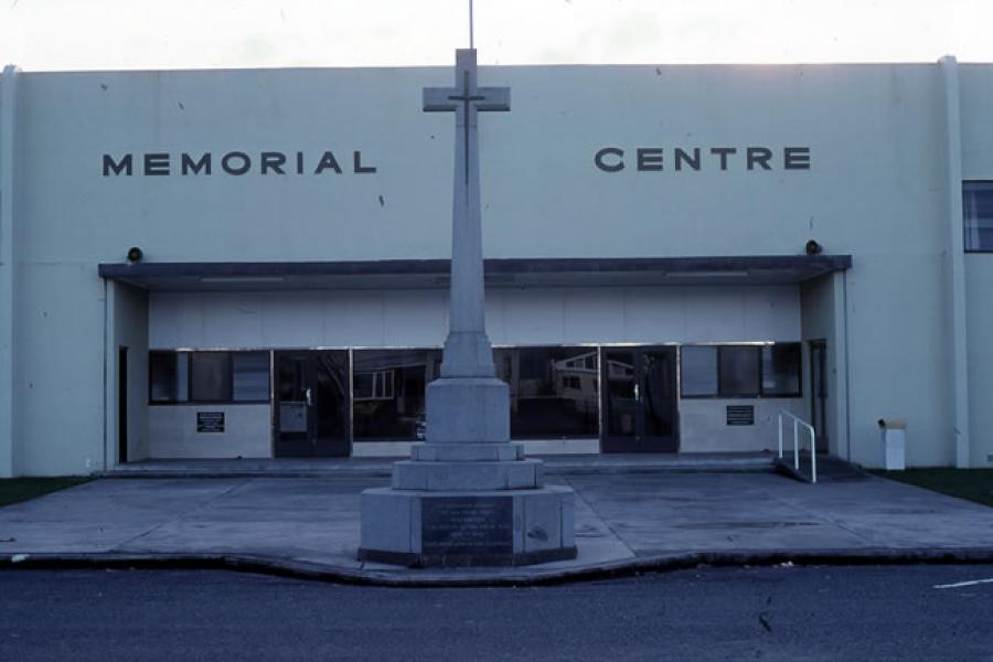 The memorial in 1986