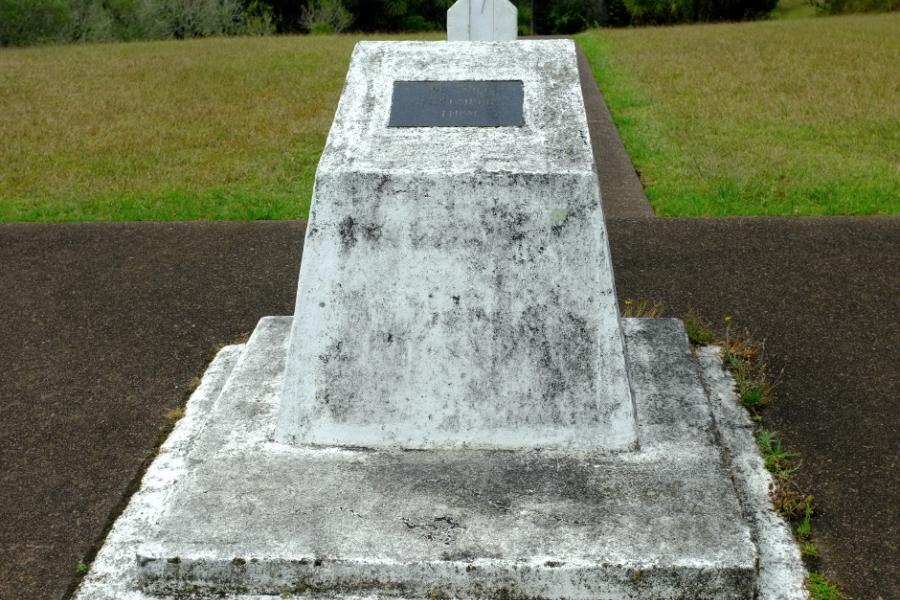 Oneroa Memorial detail
