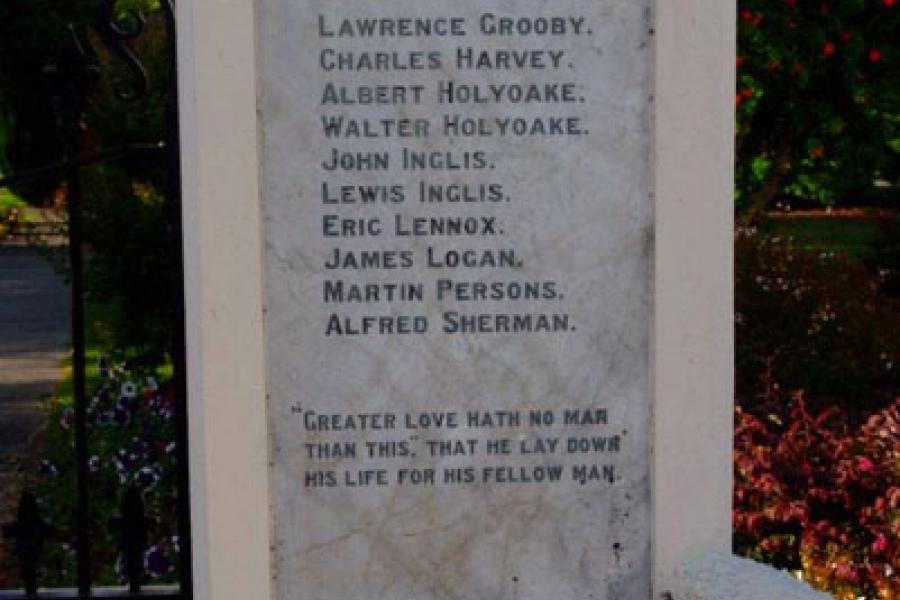 Riwaka war memorial gates