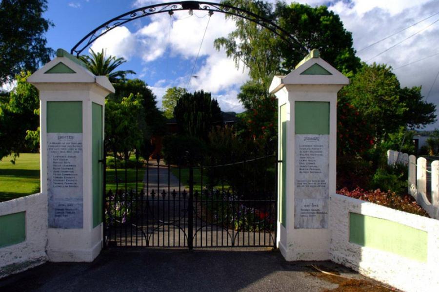 Riwaka war memorial gates
