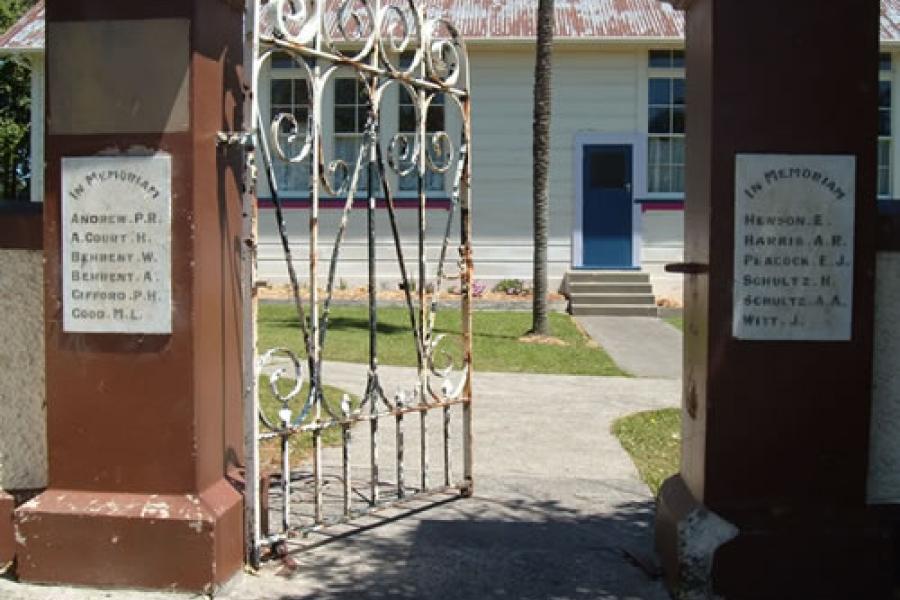 Sanson war memorial gate