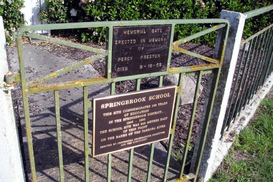 Memorial plaque