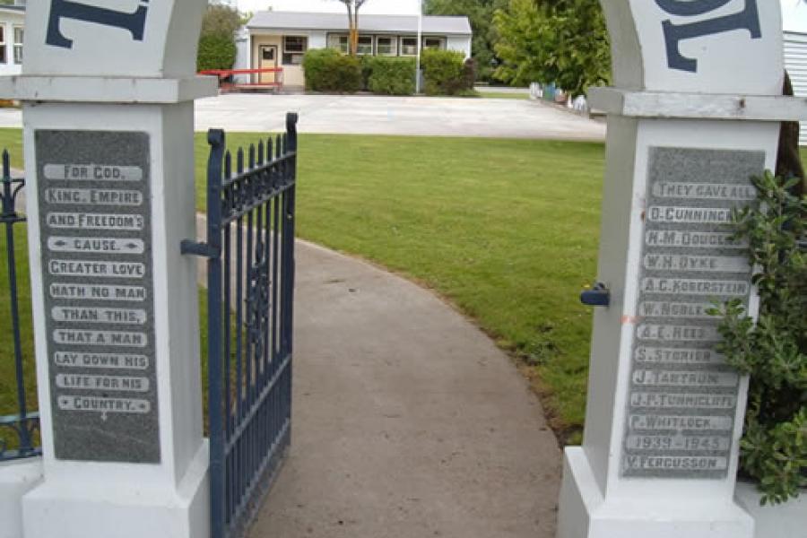 Taonui School war memorial