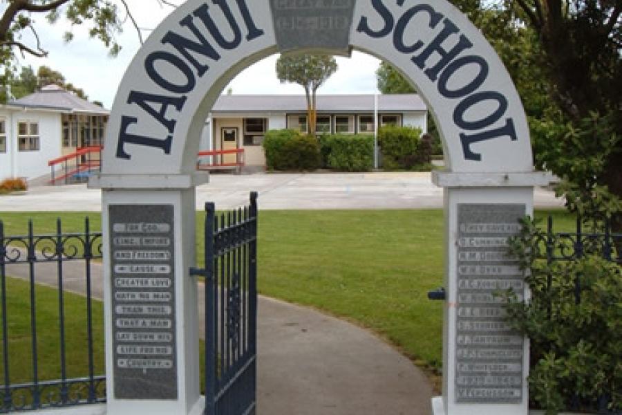 Taonui School war memorial