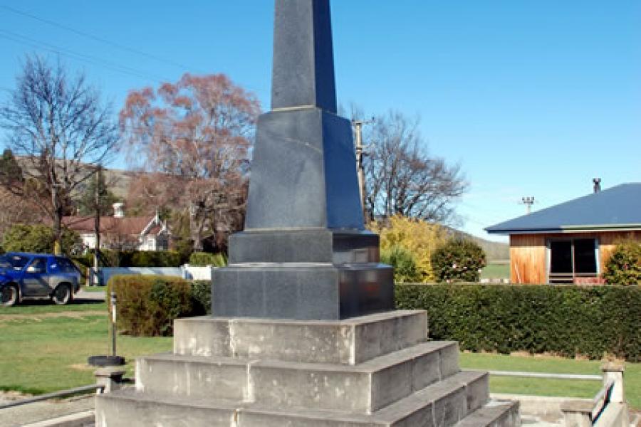 Waikaia memorial
