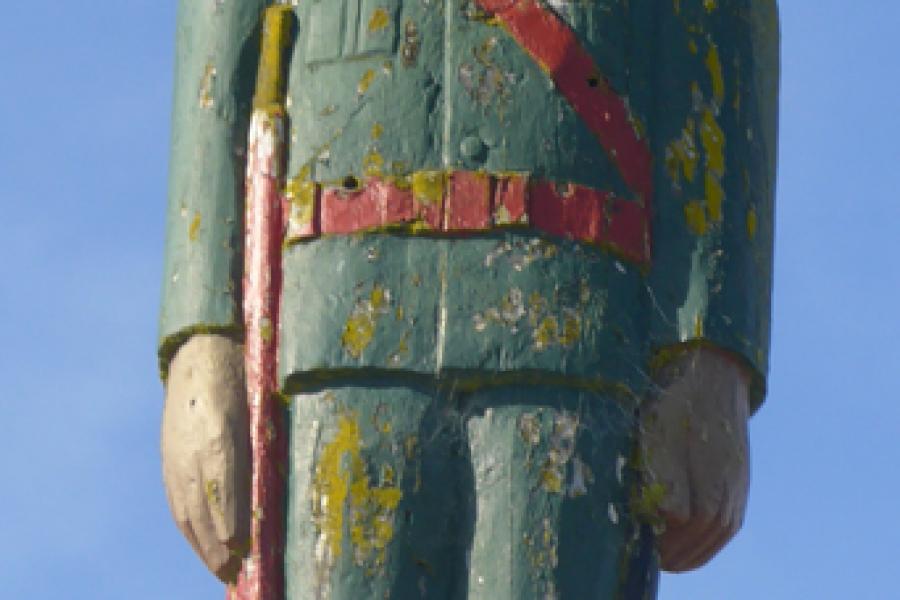 Memorial statue