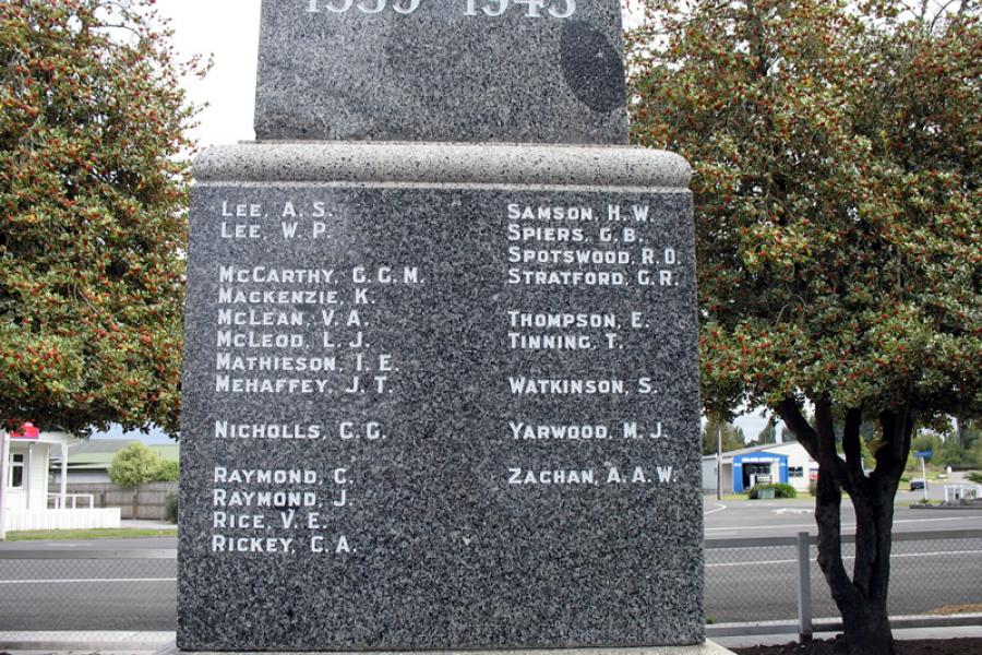 Waipukurau war memorial