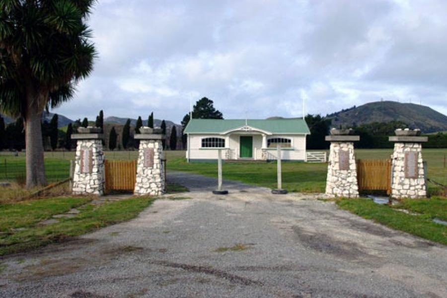 Ward war memorial gates
