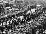 Crowds in Wellington welcoming the crew of HMS Achilles