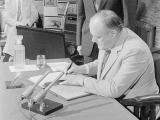 Prime Minister Robert Muldoon signs CER agreement