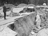 Damage to roads caused by Īnangahua earthquake