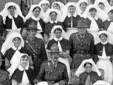 Nurses and medical officers pose in front of the New Zealand Stationary Hospital at Wisques, France.