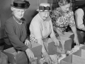 Volunteers pack groceries for CORSO, 1951