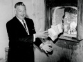 Feeding obsolete banknotes into a furnace