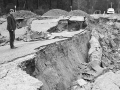 Damage to roads caused by Īnangahua earthquake