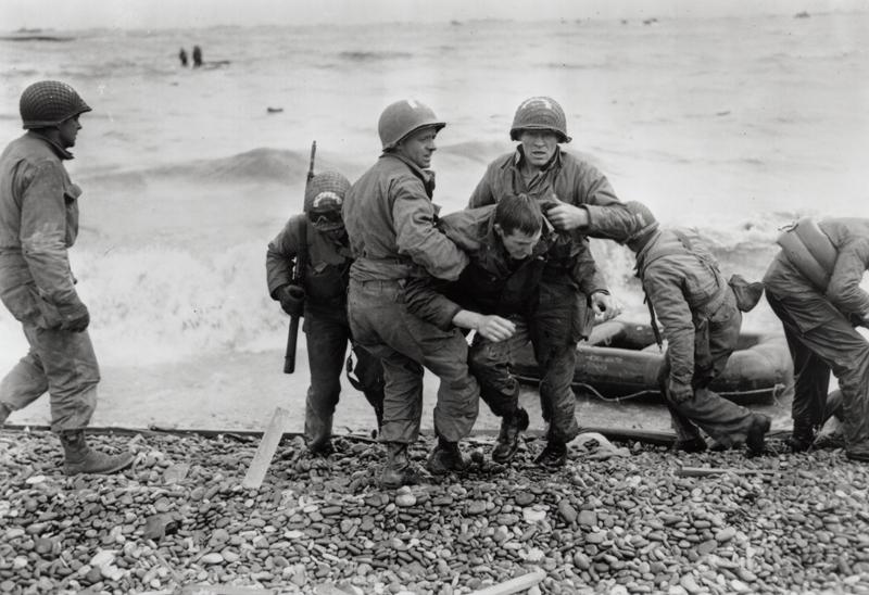 Helping the wounded, Omaha Beach on D Day