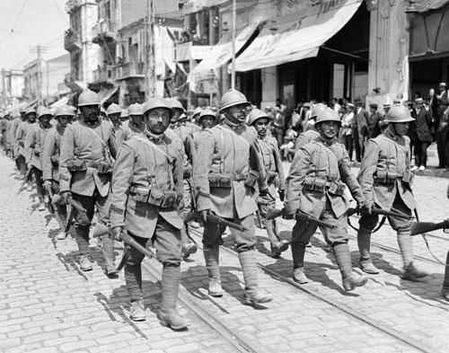 Italian soldiers march through Salonika
