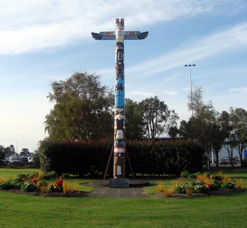 Totem pole memorial to Operation Deep Freeze