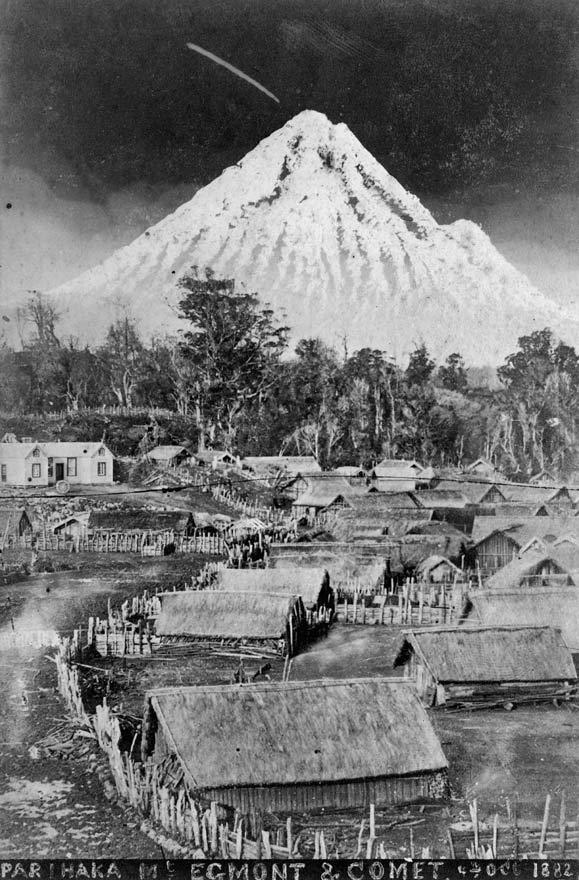 Parihaka, Mt Egmont and comet 