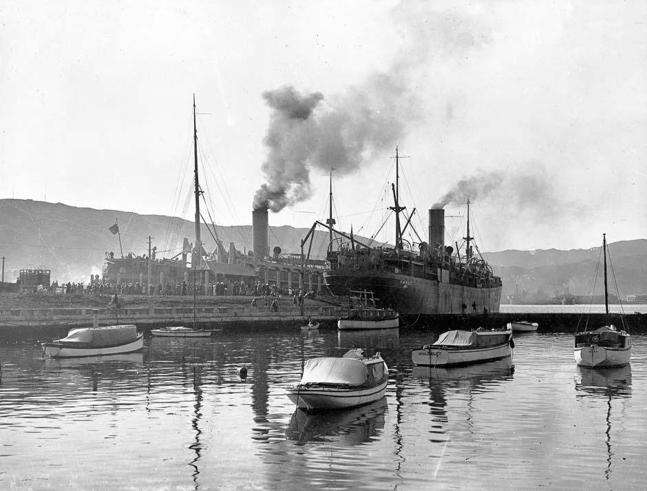 NZ troopships at Wellington, October 1914